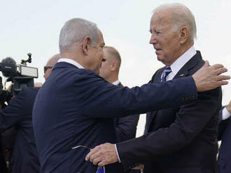 Netanjahu robí v Pásme Gazy chybu, povedal Biden. Británia neprestane dodávať zbrane Izraelu, Írsko uzná Palestínu