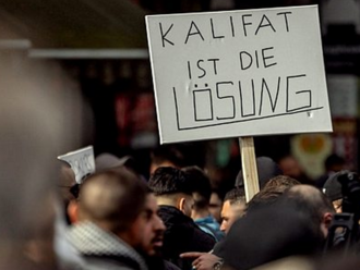Islamisti v Hamburgu žiadali kalifát, nemeckých politikov to pobúrilo