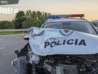 Policajné auto skončilo na šrot! Vážna dopravná nehoda pri Martine: Štyroch ľudí previezli do nemocnice