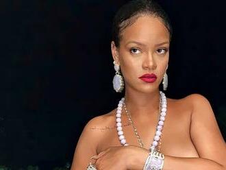 Rihanna odvážnym záberom pobúrila veriacich: Radšej nahá, ako mať na sebe TOTO!