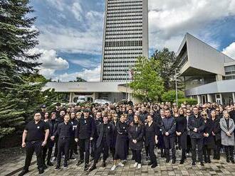 Nový zákon Šimkovičovej vyvoláva vášne: Zamestnanci RTVS protestovali v čiernom
