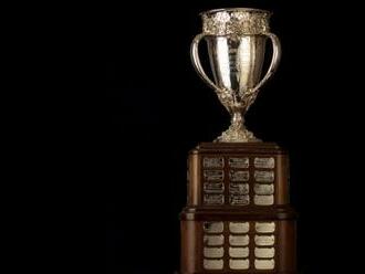 Poznáme finalistov Calderovej trofeje: Je medzi nimi obranca Devils