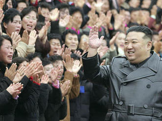Pieseň oslavujúca severokórejského diktátora Kima sa stala hitom TikToku