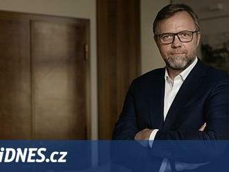 Sektorová daň by podtrhla nohy rozvoji Česka, říká šéf Komerční banky