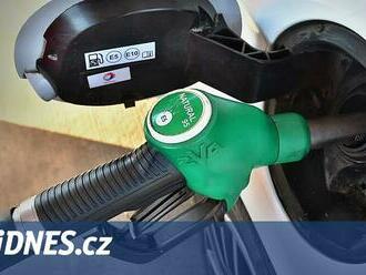 Pohonné hmoty v Česku zlevňují, benzin je pod čtyřiceti korunami za litr