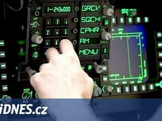 Česko dodalo Ukrajincům simulátor F-16. Na příchod stíhaček zbývají týdny