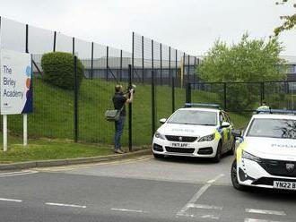 Britská polícia zadržala tínedžera, ktorý útočil v škole v Sheffielde
