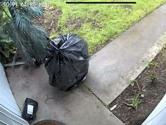Zlodej našiel vynaliezavý spôsob, ako kradnúť: Bizarnosť zachytila kamera!