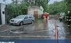 Česko zasáhly silné deště. Voda zaplavovala ulice, ničila stromy