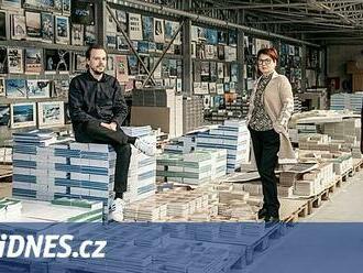 Papírnu BOBO vede bývalý bubeník Žentouru. Teď nastal čas předat ji synovi