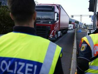 Rakúsko pre slintačku zatvára dva hraničné priechody so Slovenskom, s Maďarskom dokonca 21